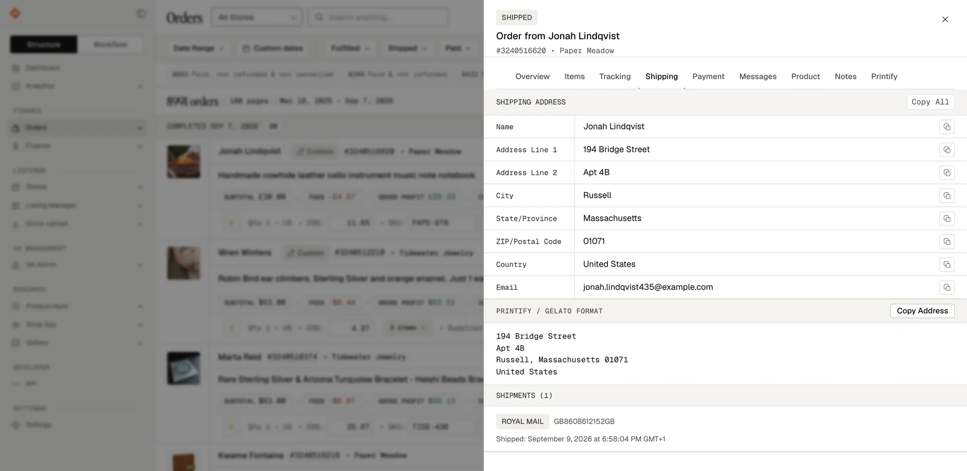 An order opened: the shipping address with a copy button on every field, a Printify and Gelato format to copy whole, and the shipment with its tracking number.